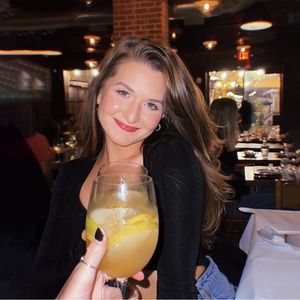 Meet your Posher, Olivia